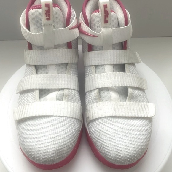 Nike 'Lebron Soldier 11' Kay Yow GS Shoes 918369-102 White Pink Cancer Sz 3Y - Picture 8 of 13